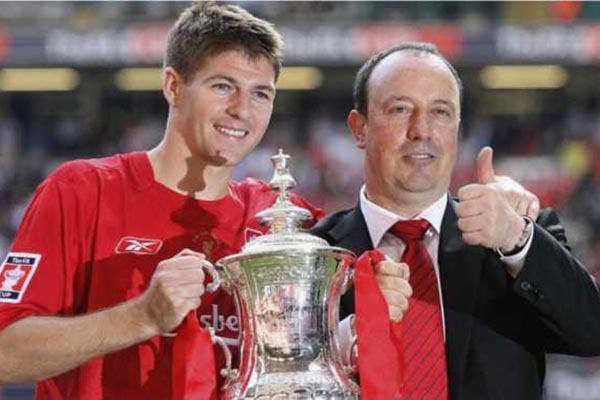Bekas Manajer Siap Bantu Steven Gerrard di Rangers